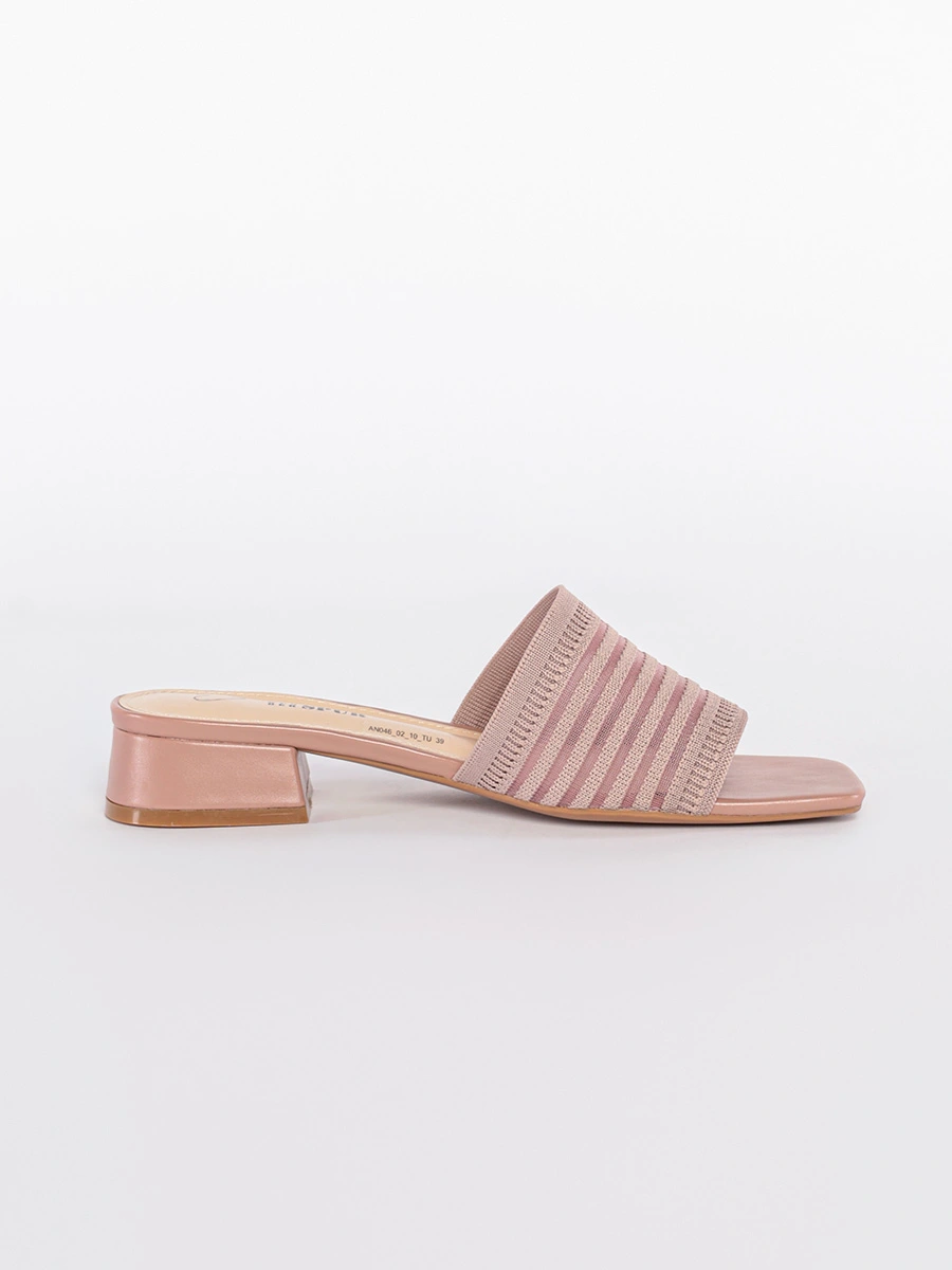Пантолеты  розового цвета на низком каблуке